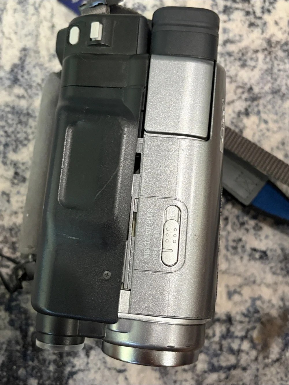 Sony Handycam DCR-TRV480 Digital8 NTSC Camcorder Nightshot Battery Untested